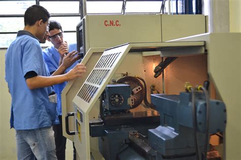 Vagas: operador de torno e centro de usinagem cnc 